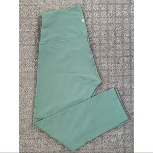 NEW - Lululemon - Wunder Under Crop 21"